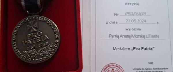 Pani Komendant odznaczona medalem „Pro Patria”